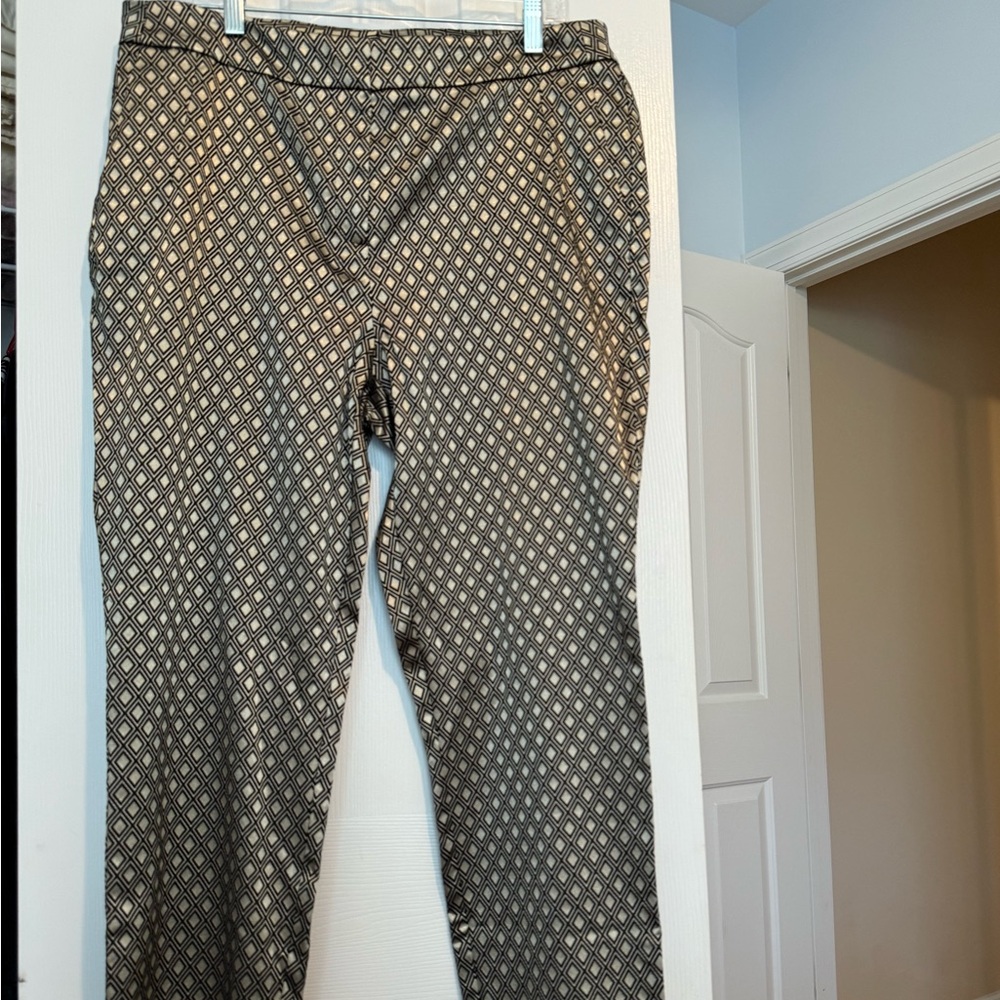 Chico's Geometric Black and Gold Pants.